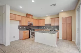 Photo #6: 2634616 Listing