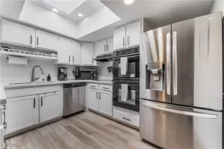 Photo #3: 2634631 Listing