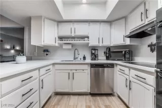 Photo #4: 2634631 Listing