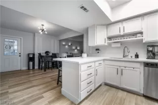 Photo #6: 2634631 Listing