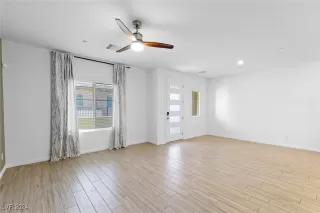 Photo #3: 2634679 Listing