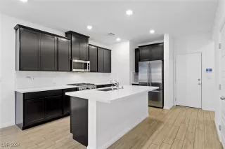 Photo #5: 2634679 Listing