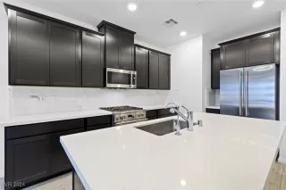 Photo #6: 2634679 Listing