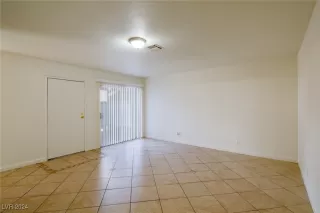 Photo #4: 2634818 Listing