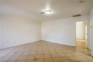 Photo #6: 2634818 Listing