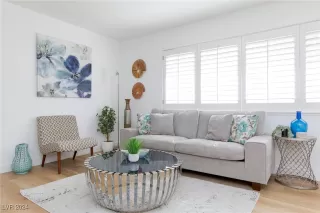 Photo #2: 2634821 Listing