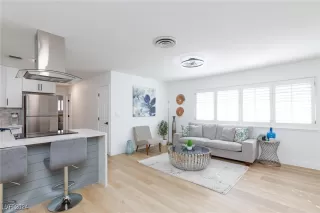 Photo #3: 2634821 Listing