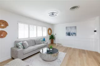 Photo #5: 2634821 Listing