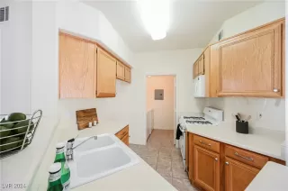 Photo #3: 2634919 Listing