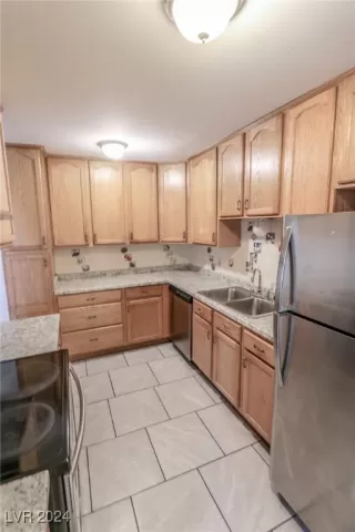 Photo #5: 2634964 Listing