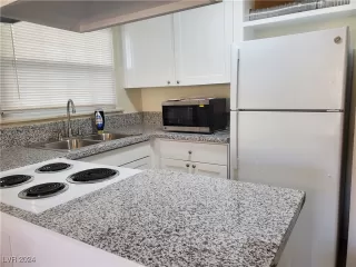 Photo #3: 2634973 Listing 