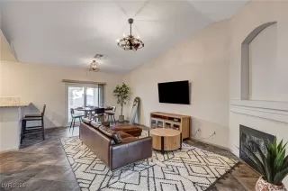 Photo #2: 2634983 Listing