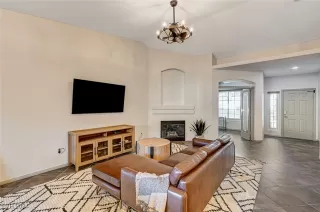 Photo #3: 2634983 Listing