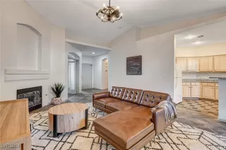 Photo #4: 2634983 Listing