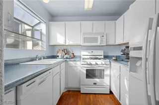 Photo #4: 2634997 Listing