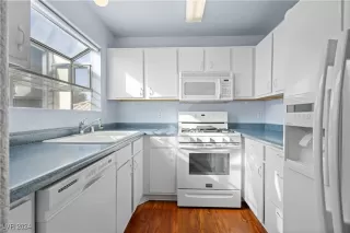 Photo #5: 2634997 Listing