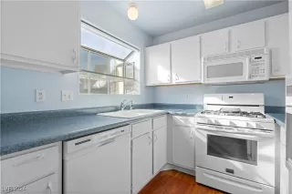 Photo #6: 2634997 Listing