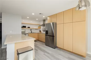 Photo #4: 2635000 Listing 