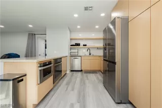 Photo #5: 2635000 Listing 