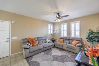 Photo #3: 2635019 Listing