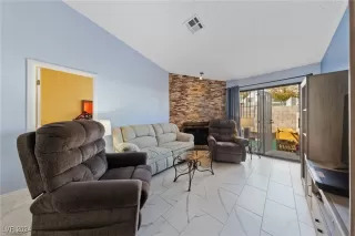 Photo #6: 2635049 Listing