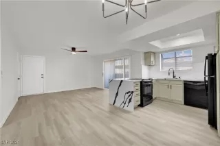 Photo #4: 2635092 Listing