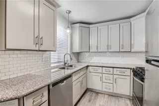 Photo #4: 2635106 Listing