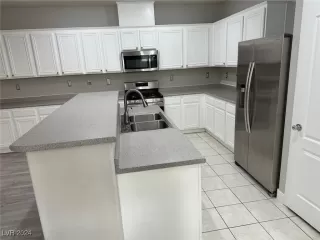 Photo #4: 2635123 Listing 