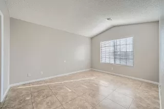 Photo #5: 2635172 Listing 