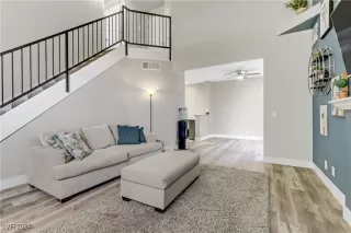 Photo #3: 2635178 Listing