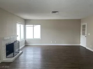 Photo #3: 2635180 Listing