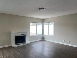 Photo #4: 2635180 Listing