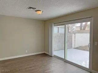 Photo #5: 2635180 Listing