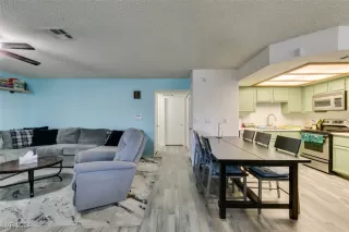 Photo #3: 2635182 Listing