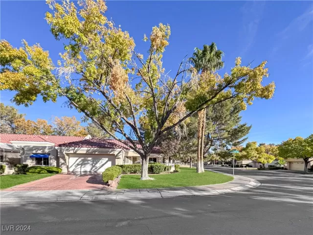 MLS: 2635403 Condo For Sale