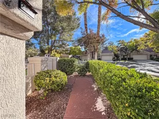 Photo #4: 2635403 Listing