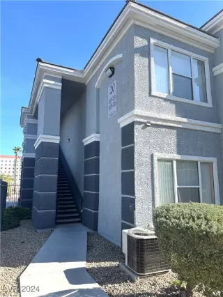 Photo #3: 2635404 Listing