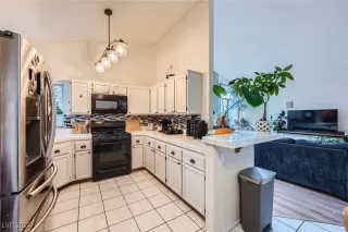 Photo #3: 2635491 Listing