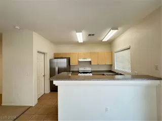 Photo #6: 2635573 Listing 