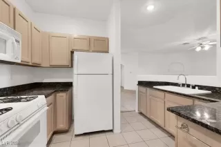 Photo #6: 2635585 Listing