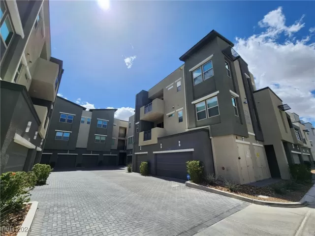 MLS: 2635704 Condo For Sale