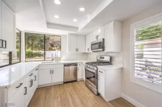 Photo #1: 2635722 Listing 