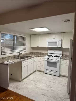 Photo #2: 2635725 Listing 