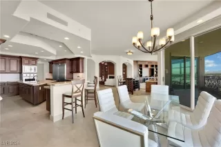 Photo #3: 2635796 Listing