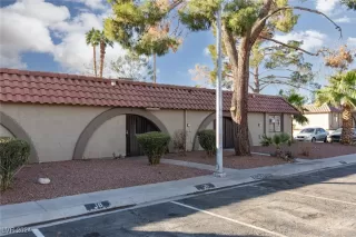 More Details about MLS # 2635834 : 809 HEDGE WAY 4