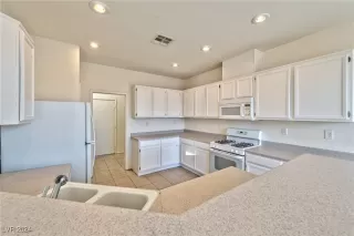 Photo #3: 2635837 Listing 