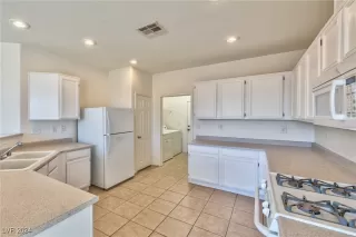 Photo #6: 2635837 Listing 