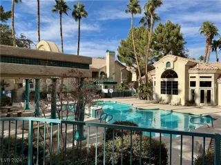 Photo #3: 2635853 Listing