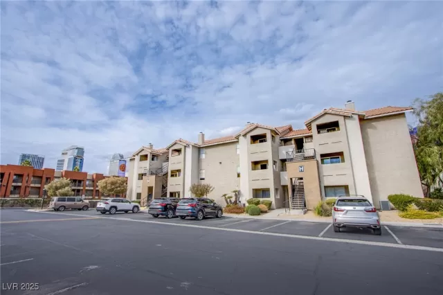 MLS: 2635909 Condo For Sale