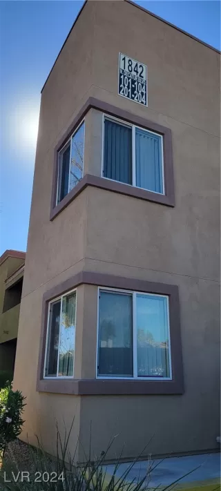 Photo #3: 2635935 Listing 